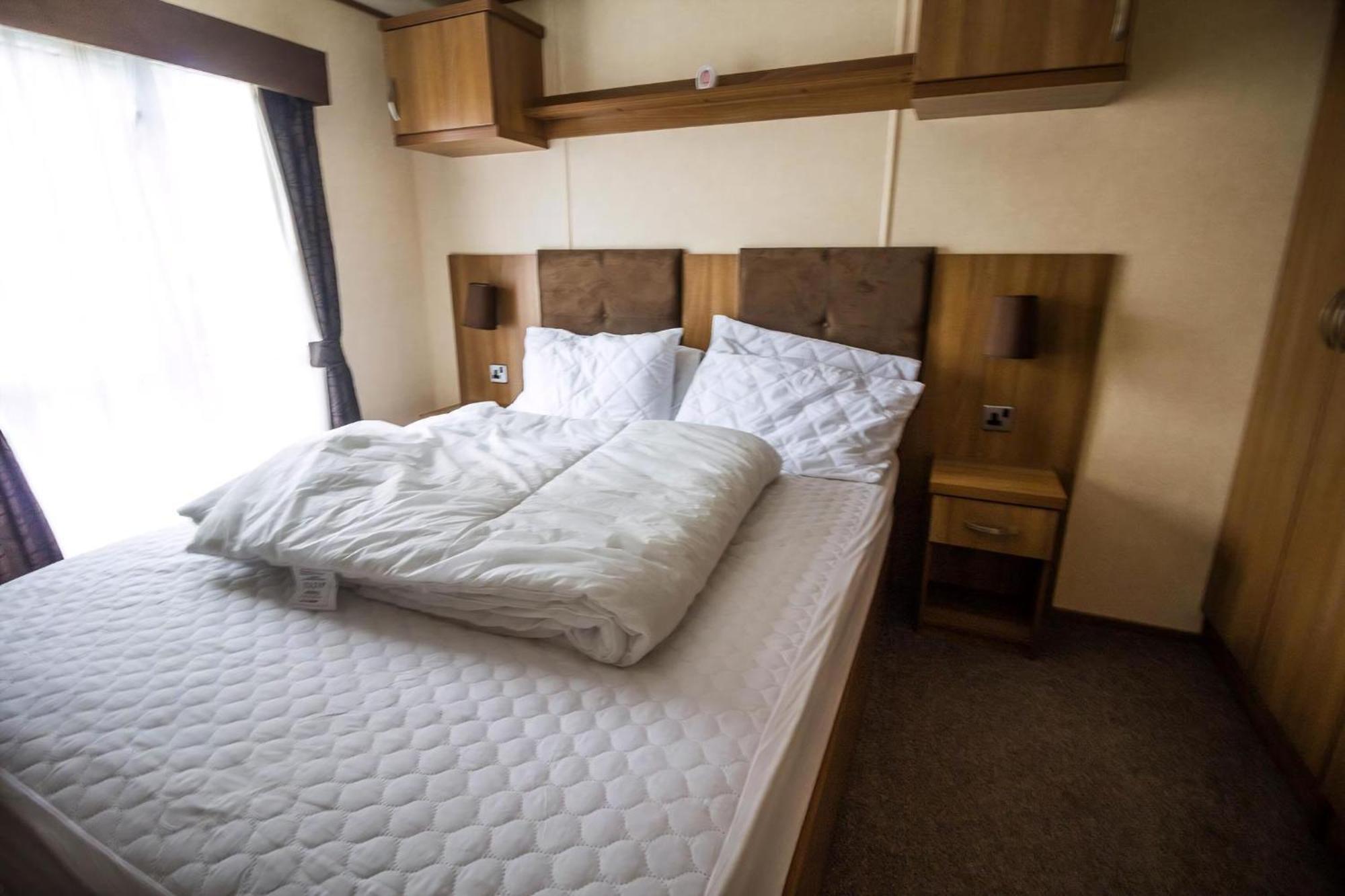 6 Berth Caravan With Decking At Manor Park In Hunstanton Ref 23017H 외부 사진