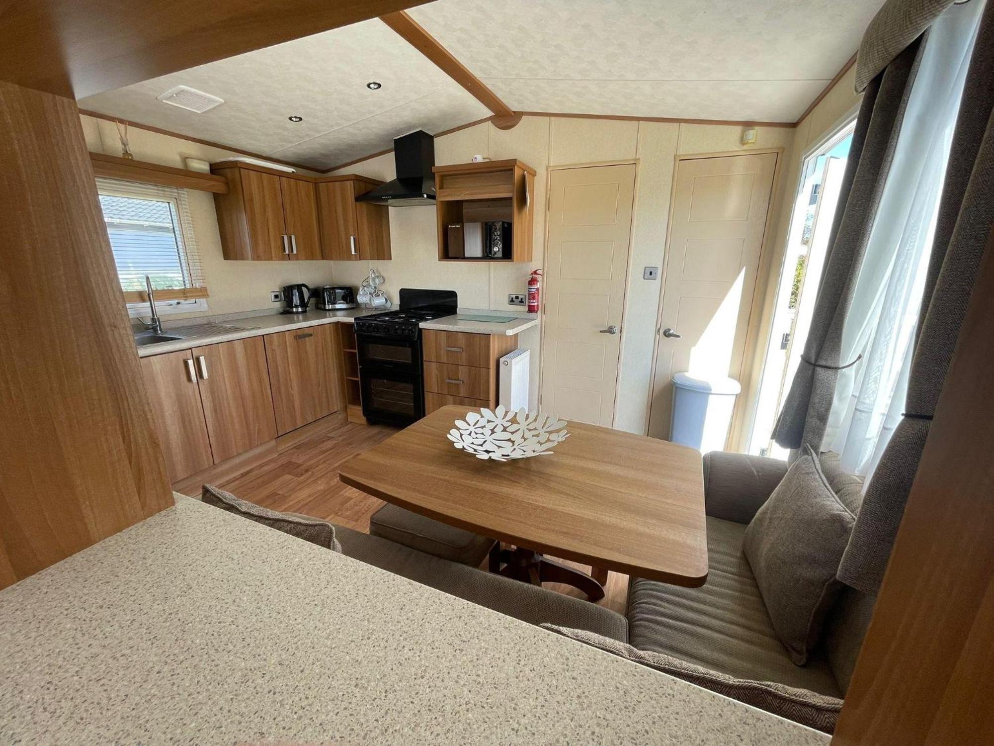 6 Berth Caravan With Decking At Manor Park In Hunstanton Ref 23017H 외부 사진